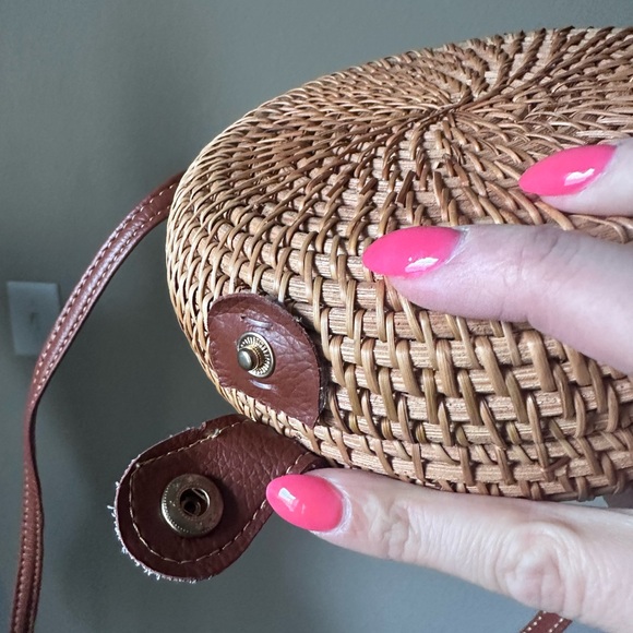 summer & rose Round Woven Crossbody - Picture 8 of 12